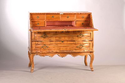 27131567a - Barocksekretär, Frankfurt, um 1760/80, Nußbaumfurnier, 2 Schubladen schöne ...