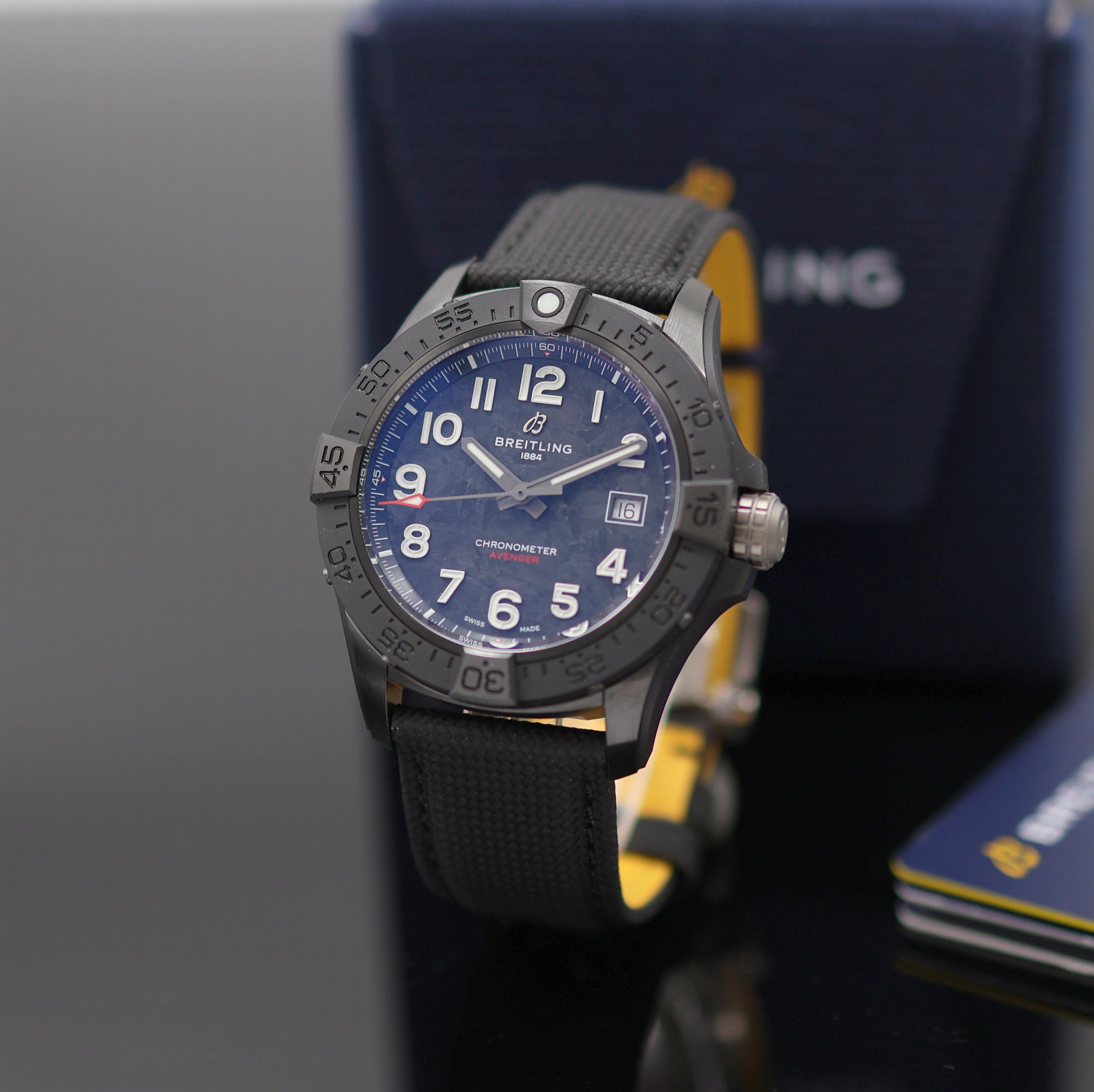 Image 27131615 - BREITLING Avenger Night Mission Chronometer ungetragene Herrenarmbanduhr Referenz S17328, ...