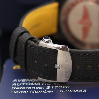 27131615c - BREITLING Avenger Night Mission Chronometer ungetragene Herrenarmbanduhr Referenz S17328, ...