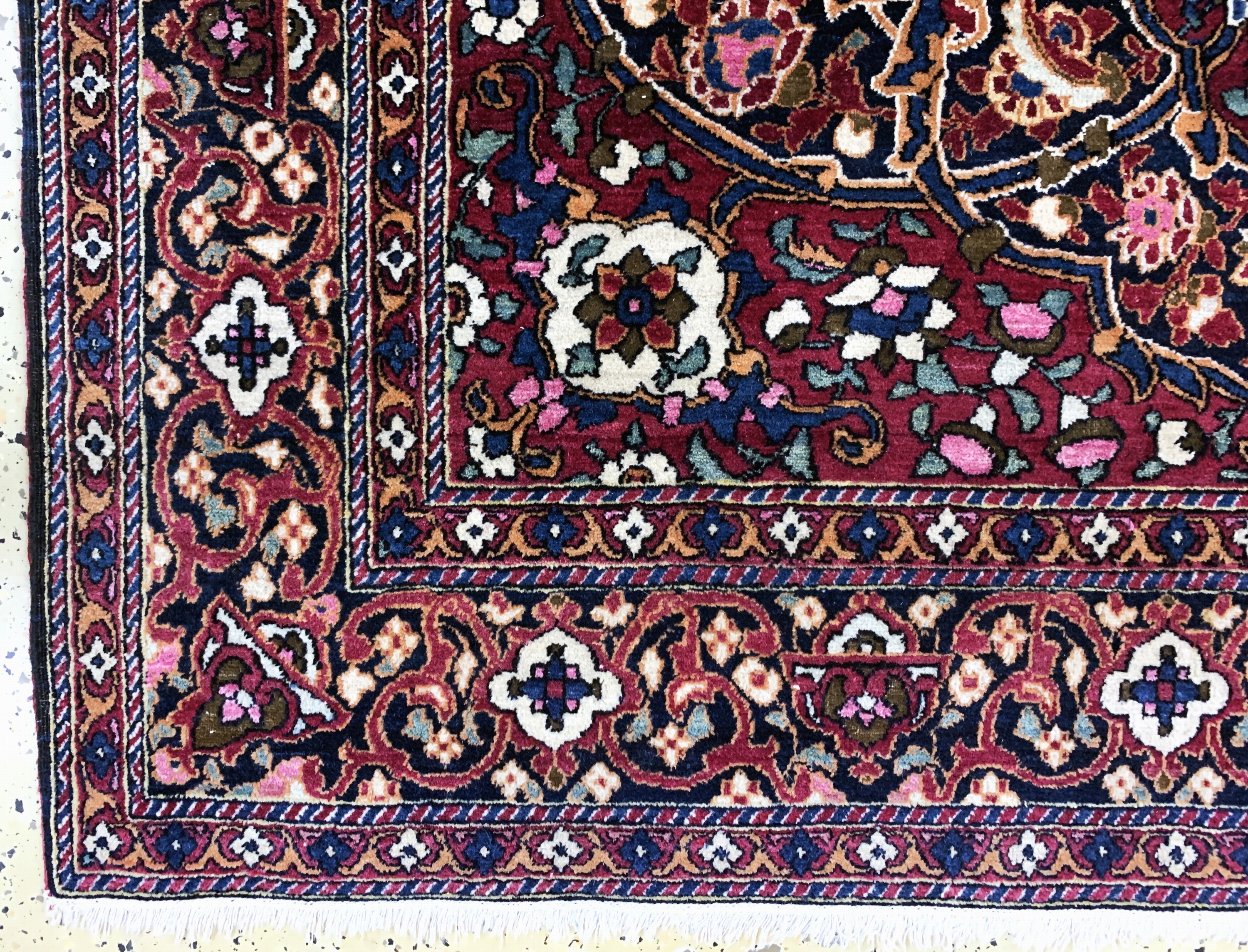 Detail b: Bachtiar fein alt, Persien, Anfang 20.Jhd, Wolle auf Baumwolle, ca. 215 x 141 cm, EHZ: 2 (minimaler Mottenfraß)