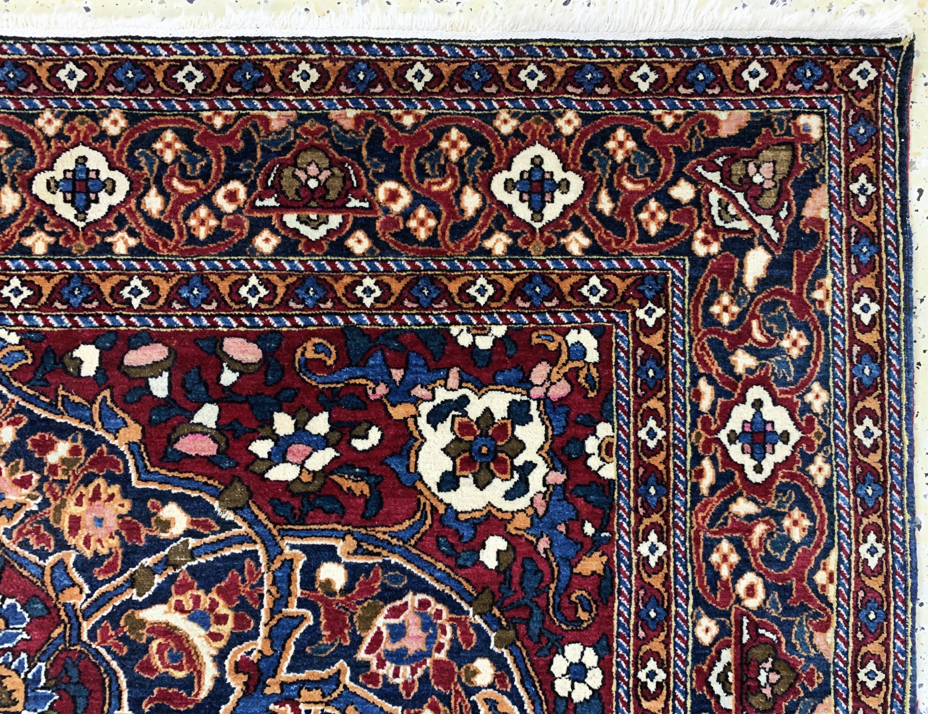 Detail e: Bachtiar fein alt, Persien, Anfang 20.Jhd, Wolle auf Baumwolle, ca. 215 x 141 cm, EHZ: 2 (minimaler Mottenfraß)