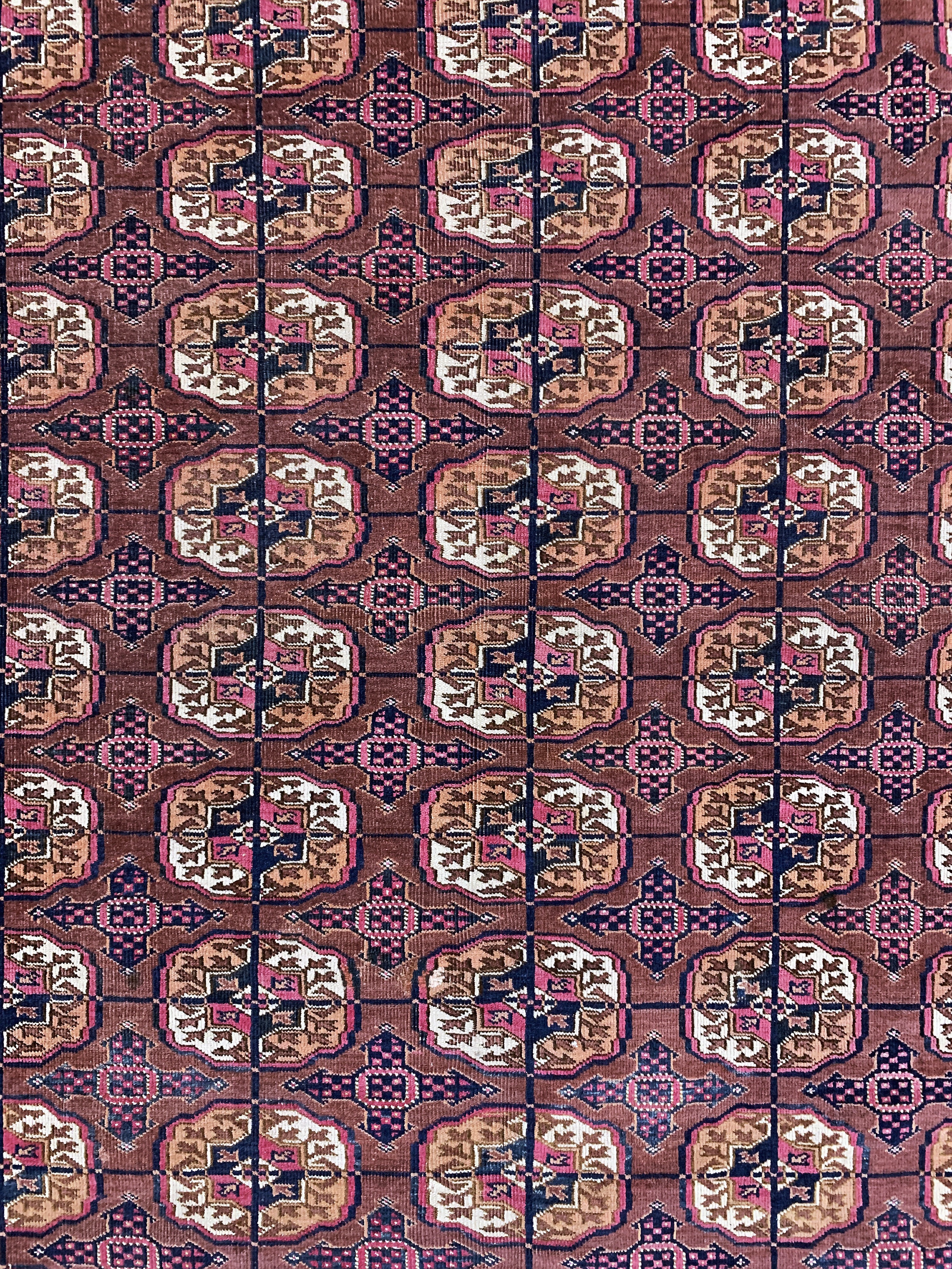 Detail d: Tekke"Hauptteppich"antik, Turkmenistan, 19.Jhd, Wolle auf Wolle, ca. 323 x 213 cm, EHZ: 3, (paar kleine Löcher)