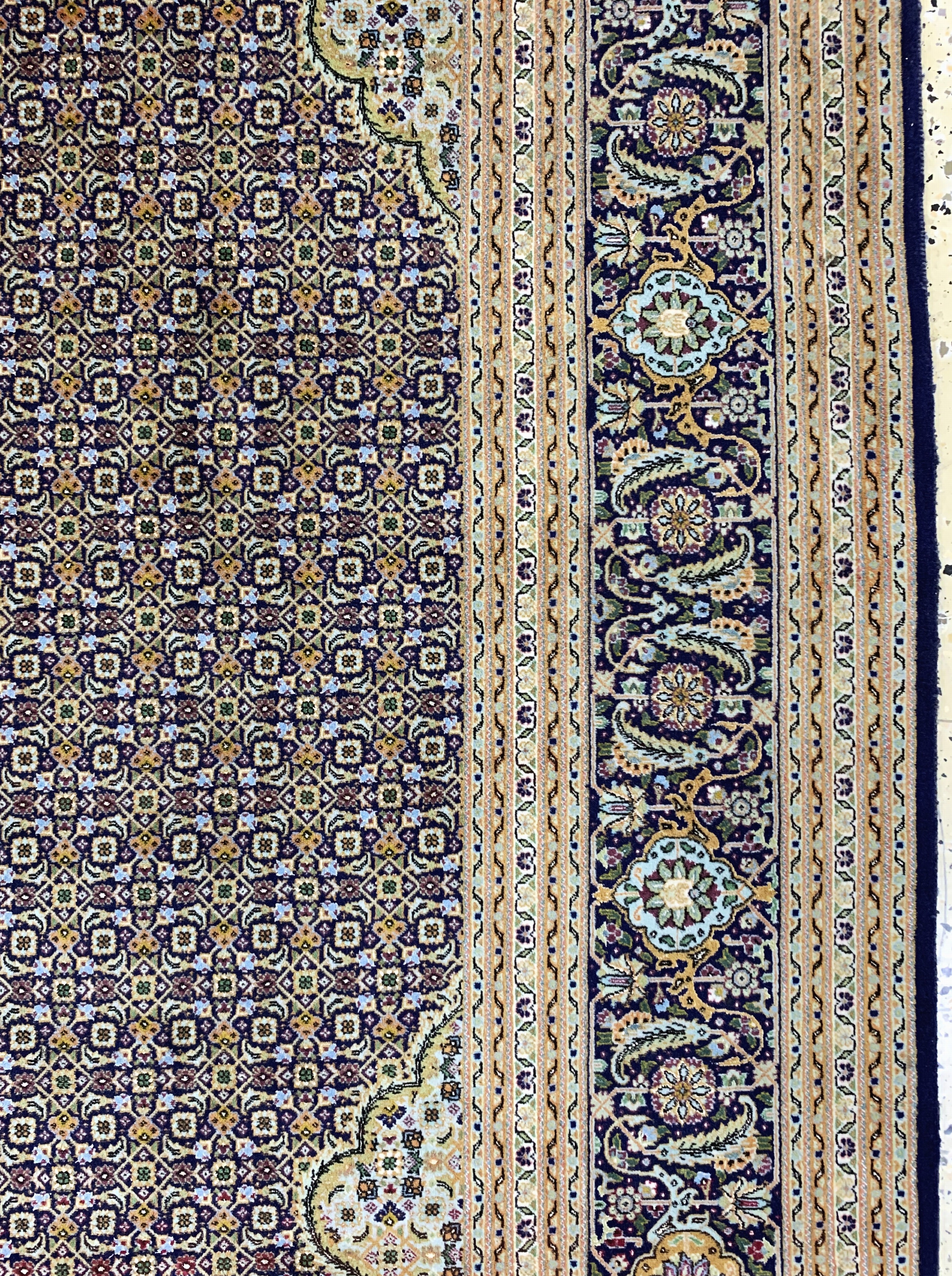 Detail e: Täbriz fein(50 Raj), Persien, Mitte 20.Jhd,Korkwolle mit Seide, ca. 302 x 202 cm, ca. 500.000 Kn/qm, EHZ: 2