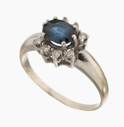 Image 14 kt gold sapphire-diamond-ring , WG 585/000, oval bevelled sapphire approx. 0.80 ct, 8 ...
