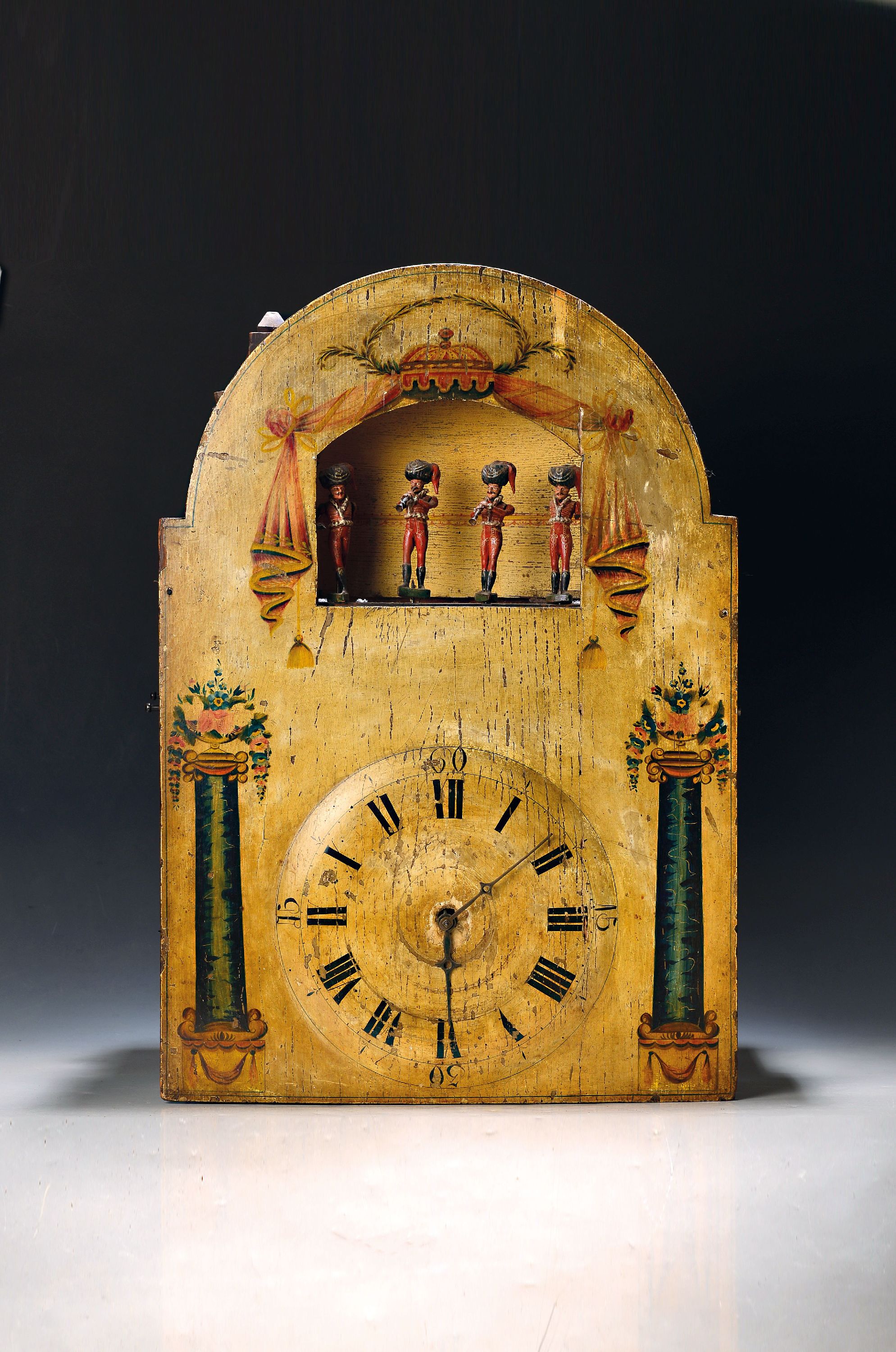 Image 27131944 - Sog. Flötenuhr mit Automat, Schwarzwald, um 1820/30, großes bemaltes Bogenzifferblatt, ...