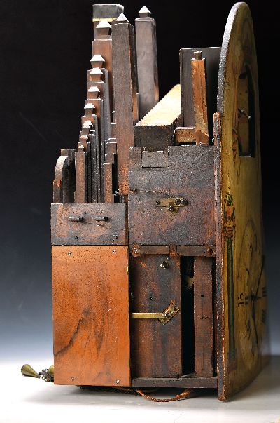 27131944d - Sog. Flötenuhr mit Automat, Schwarzwald, um 1820/30, großes bemaltes Bogenzifferblatt, ...