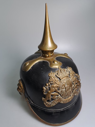 27131950a - Pickelhaube der Gendarmerie, Kgr. Bayern, um 1910-18, Lederinnenfutter, Spite und ...