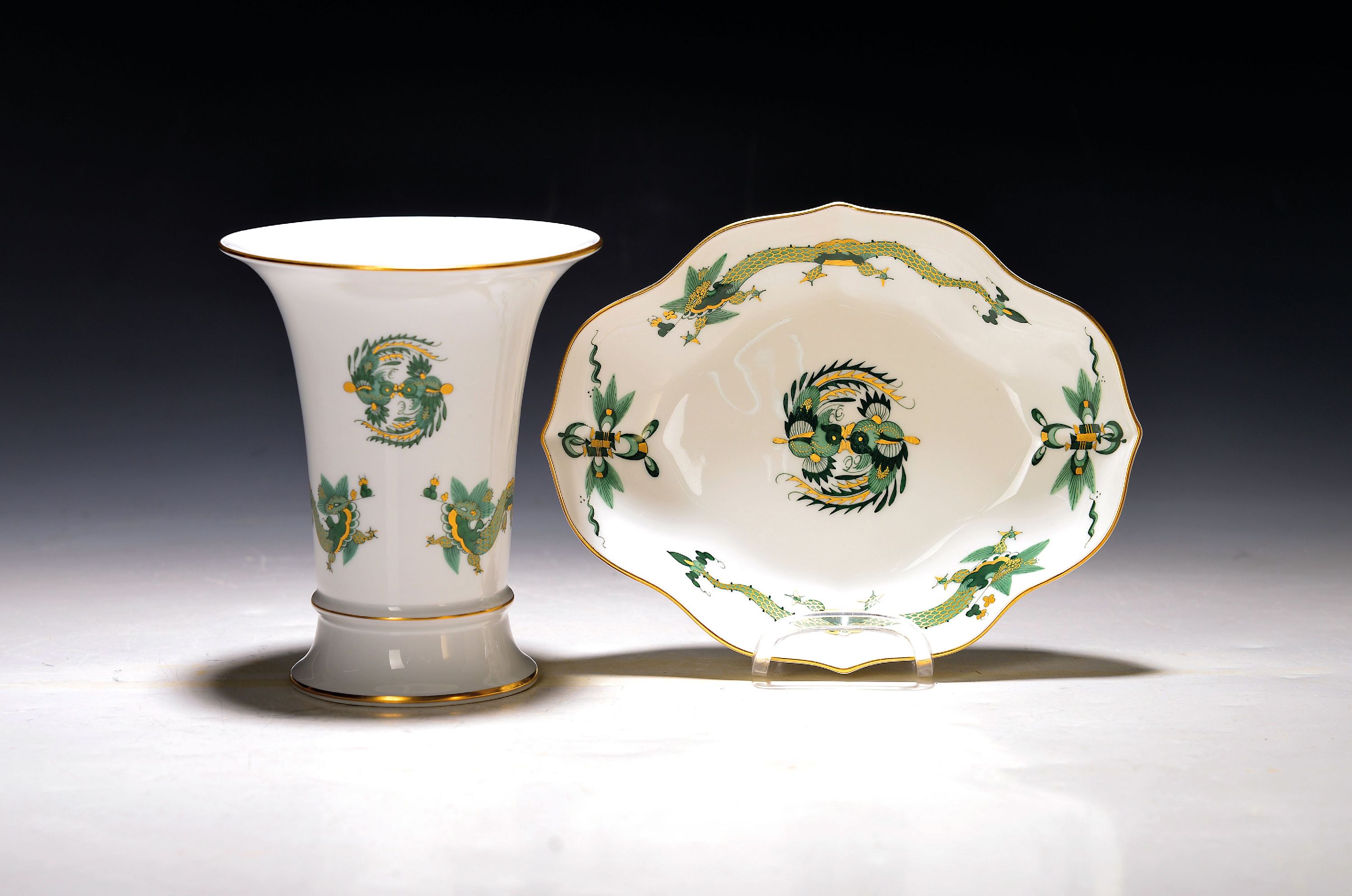 Image 27132025 - Schale und Vase, Meissen, 20. Jh., 1. Wahl, Dekor grüner Winddrache goldgehöht, ...