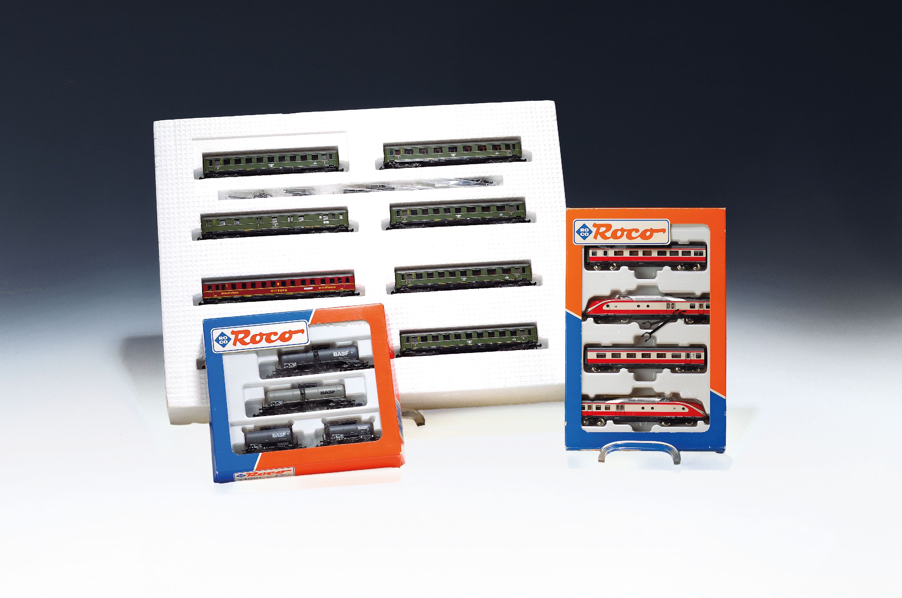 Image 27132122 - Konvolut Modelleisenbahnen Spur N, ROCO, 4 Sets: 02060s Schürzenwagen Epoche 2, 02167A ...