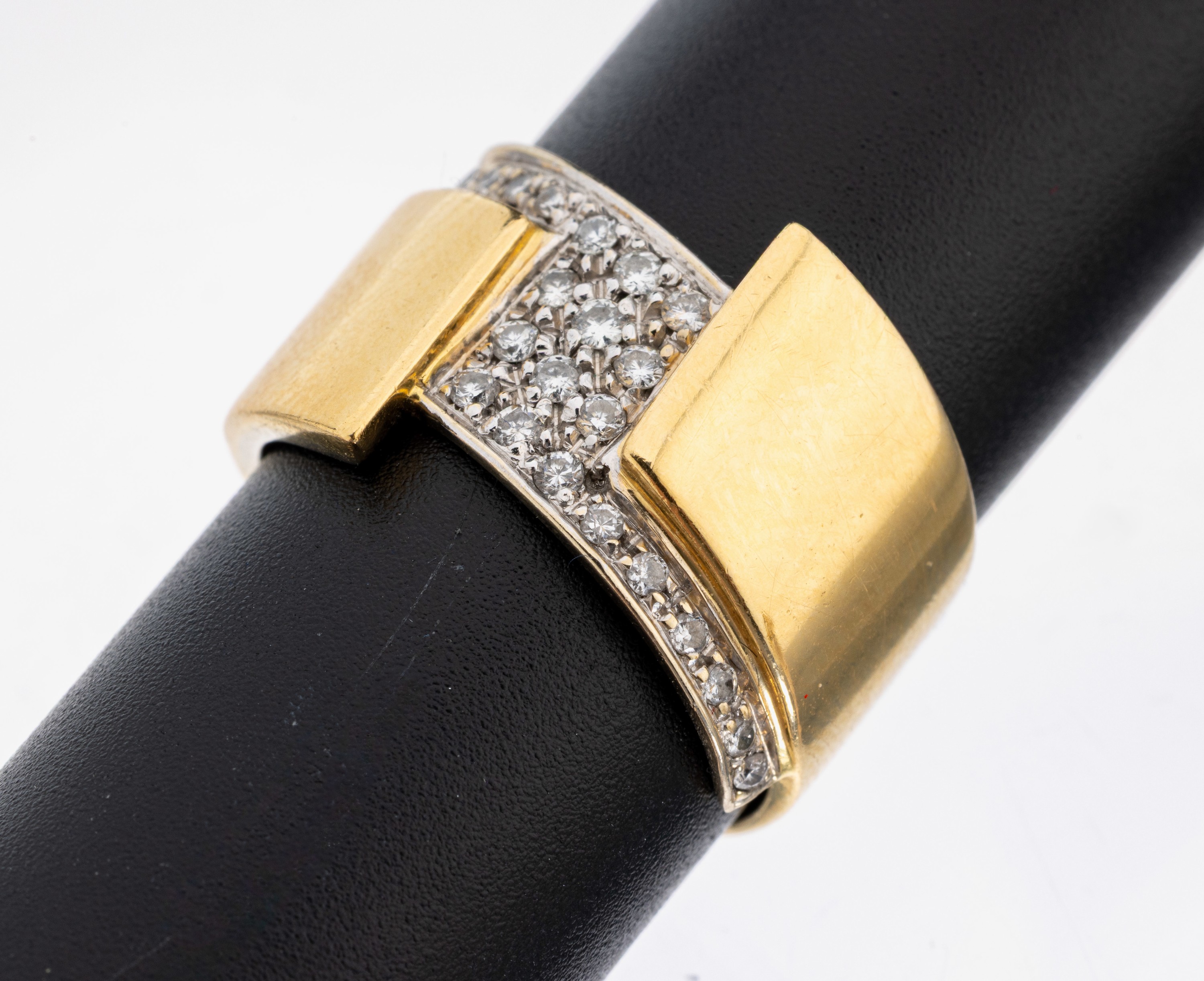 Image 27132133 - 18 kt Gold Brillant-Ring, GG/WG 750/000, 24in WG gefasste Brillanten zus. ca. 0.24 ct ...