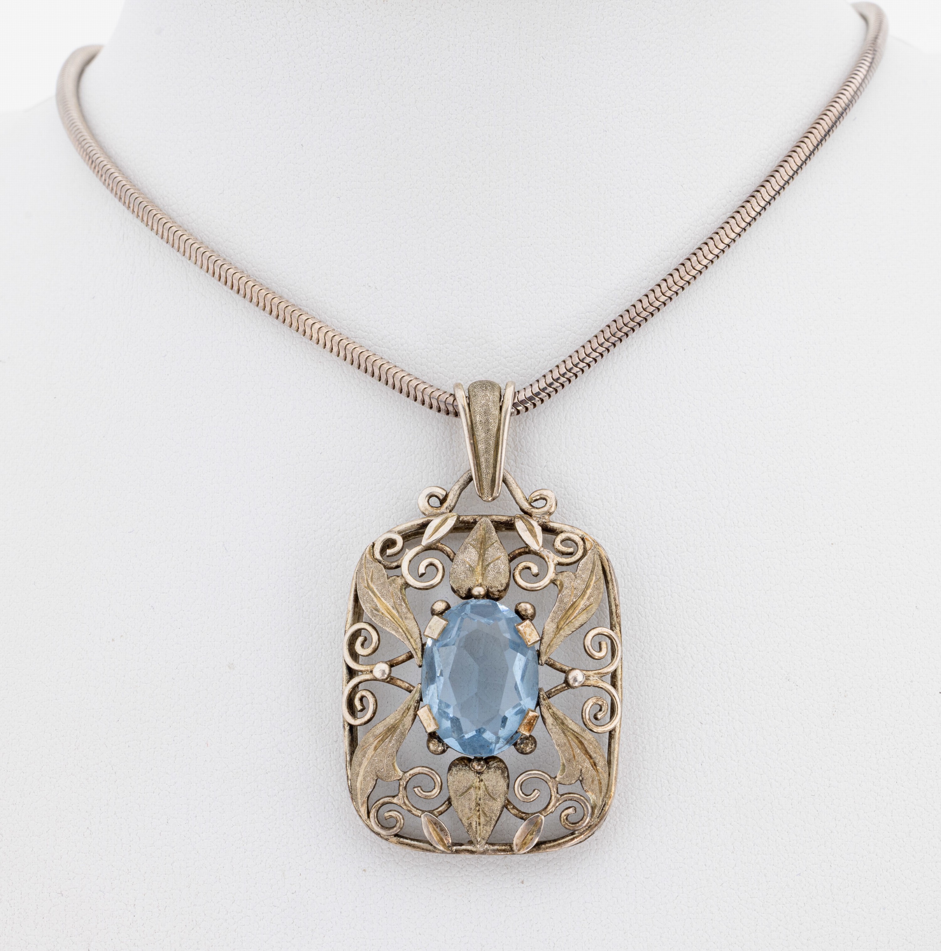 Image 27132198 - Farbstein-Anhänger, wohl Pforzheim, um 1920- 30, 900er Silber, mittig ovalfacett. ...