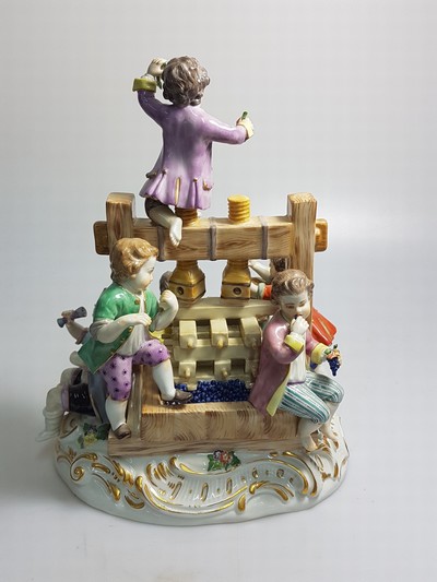 27132114c - Große Porzellanfigurengruppe, Meissen, 20. Jh., 1. Wahl, große Weinkelter mit sieben ...