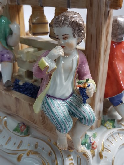 27132114i - Große Porzellanfigurengruppe, Meissen, 20. Jh., 1. Wahl, große Weinkelter mit sieben ...