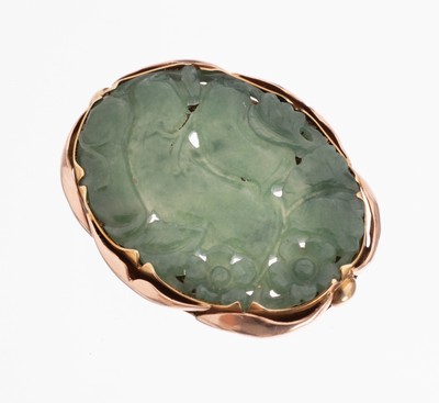 Image 14 kt gold jade-brooch , RG/YG 585/000, centered jade, floral, cut and sharpened, ...