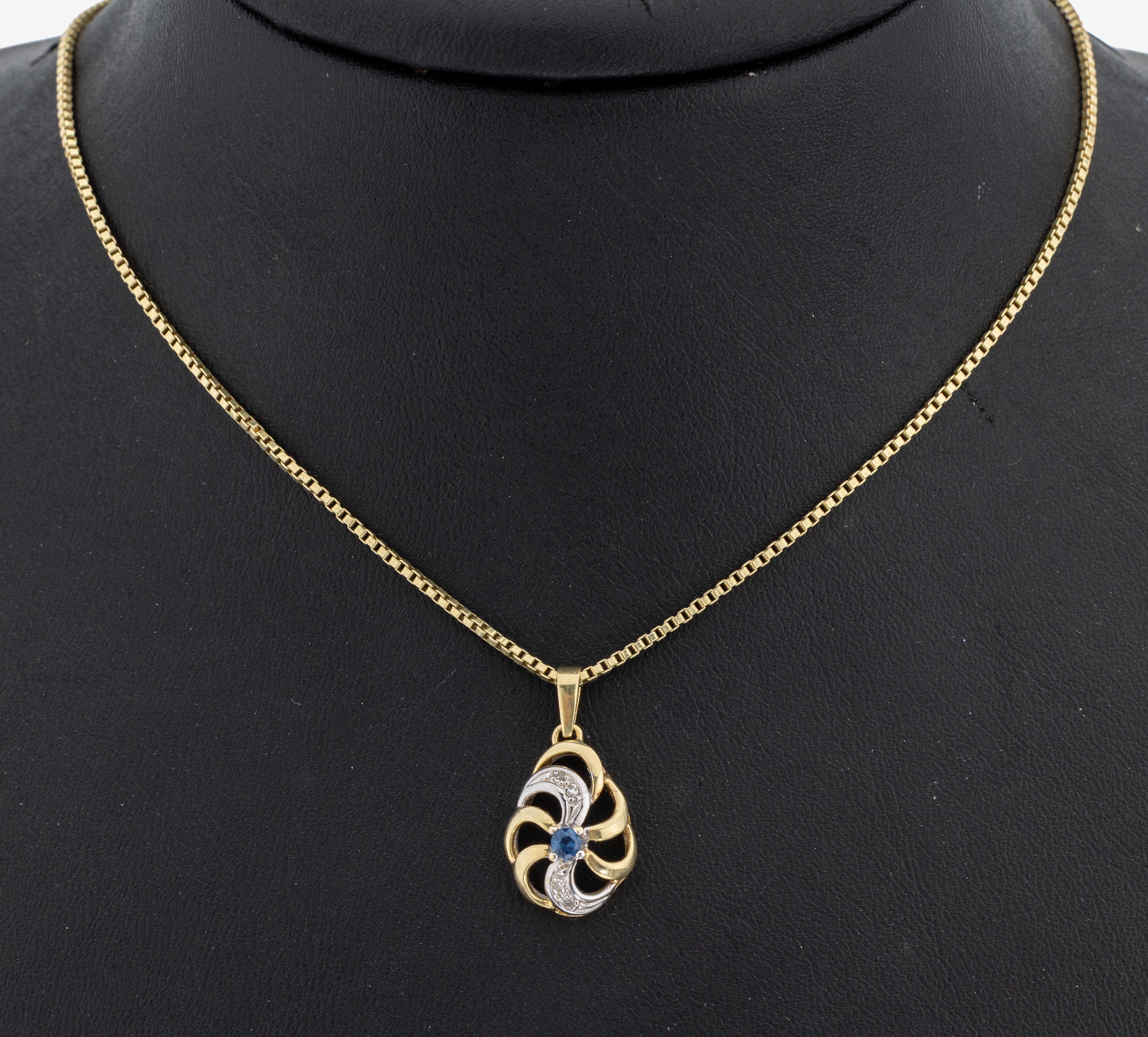 Image 27132206 - 14 kt Gold Saphir-Diamant-Anhänger, GG/WG 585/000, ovale Grundform, durchbrochen, ...