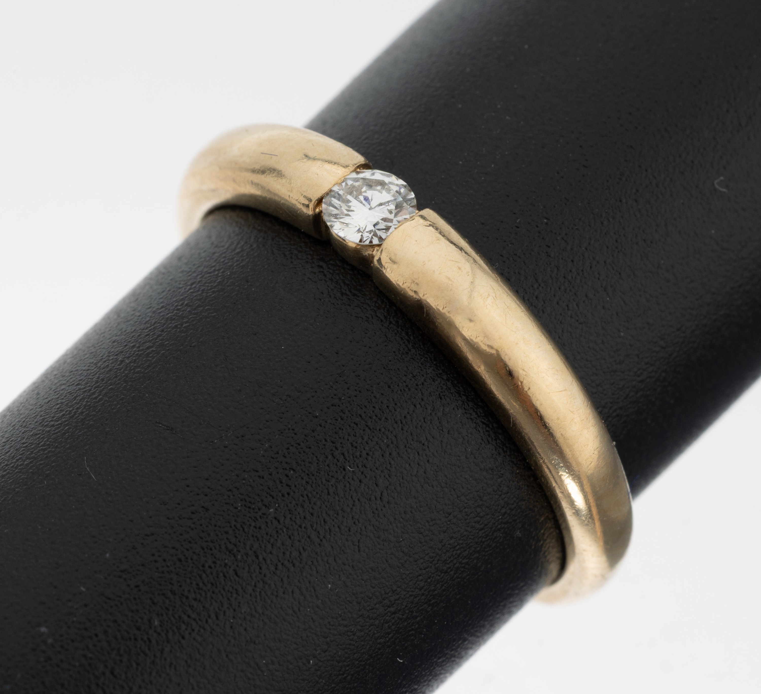 Image 27132211 - 14 kt Gold Brillant-Ring, GG 585/000, Spannringoptik, Brillant ca. 0.12 ct Weiß/si, RW ...