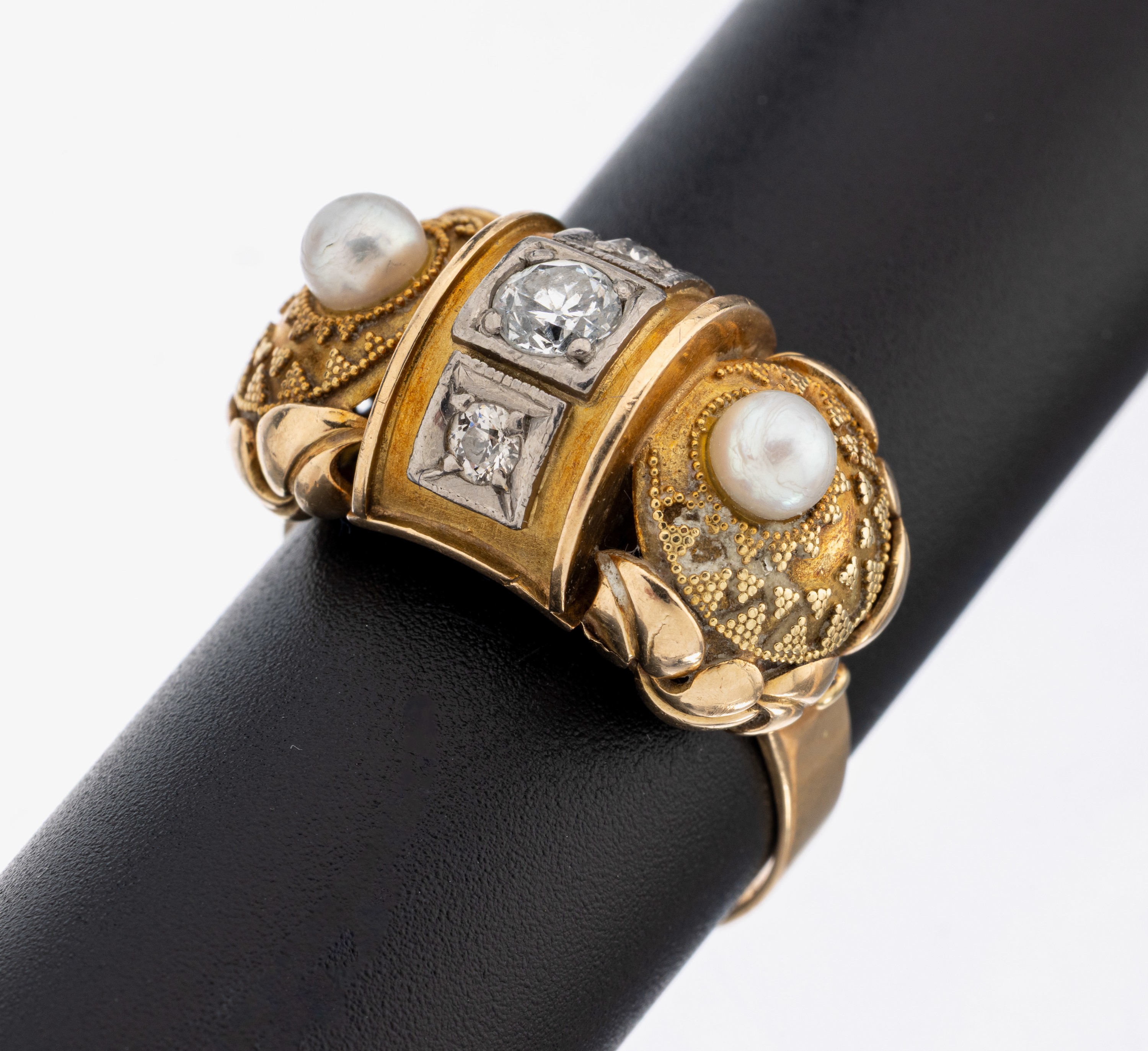 Image 27132224 - 14 kt Gold Diamant-Perl-Ring, 1950er Jahre, GG/WG 585/000, aufwändige Granulation, 3 in ...