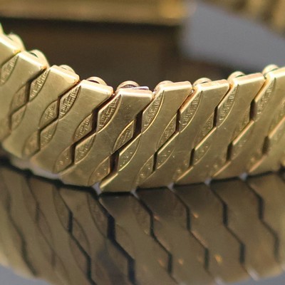27132210d - OMEGA seltene Armbanduhr in GG 750/000 Referenz 111065, Schweiz um 1966, 2-teil. Geh. ...