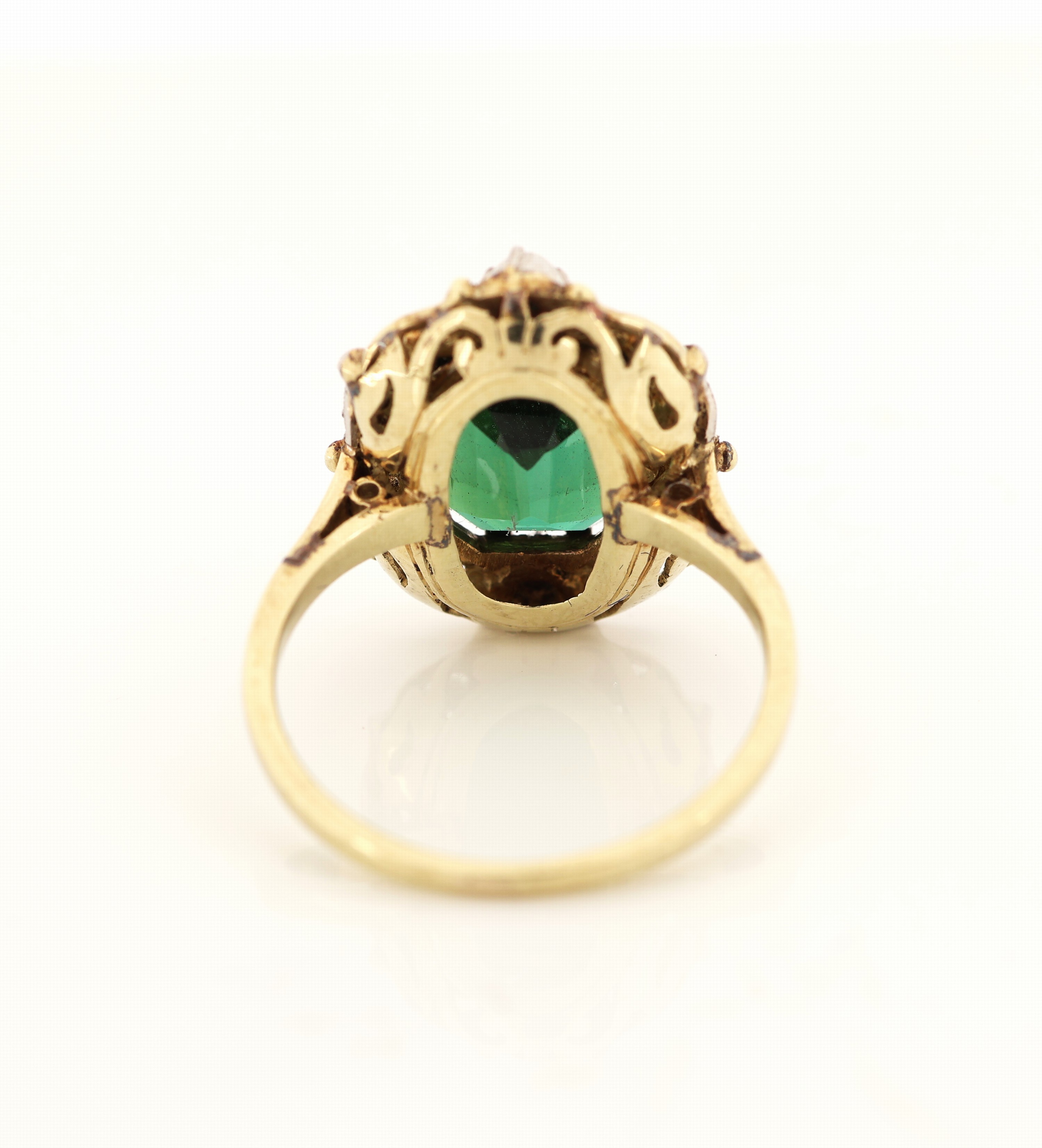 Detail c: 14 kt Gold Turmalin-Diamant-Ring, 1950er-60er Jahre, GG/WG 585/000, mittig Turmalin im Treppenschliff ca. 3.40 ct, schöne Farbe, 2 8/8-Diamanten ...