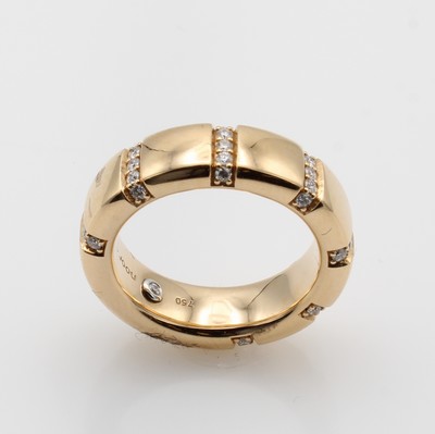 27132422a - Ring mit Brillanten, RoséG 750/000, Brill. in Streifen bes. zus. ca. 0.34 ct feines ...