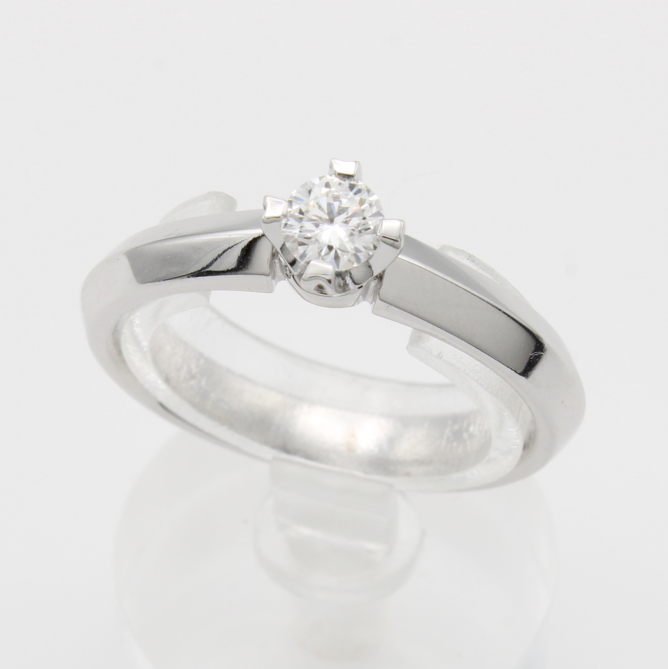 Image 27132649 - Ring mit Brillant, WG 585/000, Brill. in 4 Krappen gef. ca. 0.23 ct feines Weiß/si, RW ...