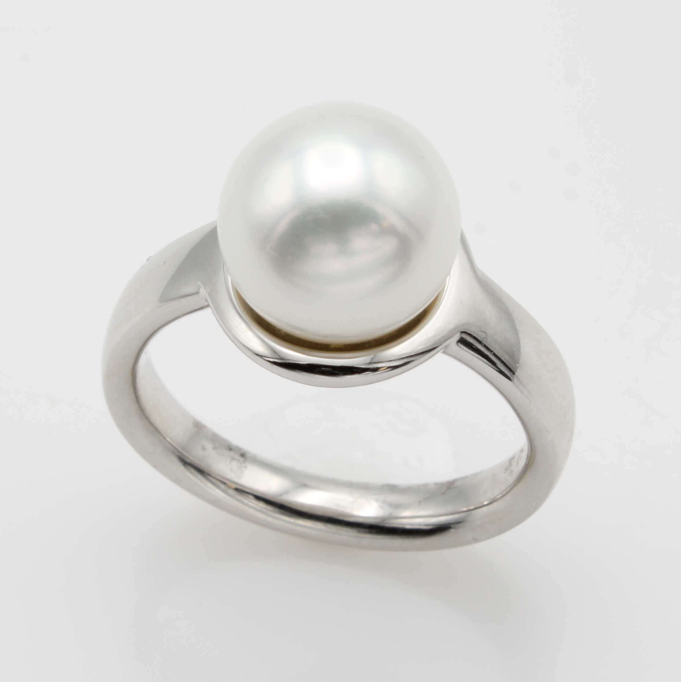 Image 27132654 - Ring mit Zuchtperle, WG 750/000, weiße Perle ca. 9.5 mm, RW ca. 52 Schätzpreis: 2700, ...
