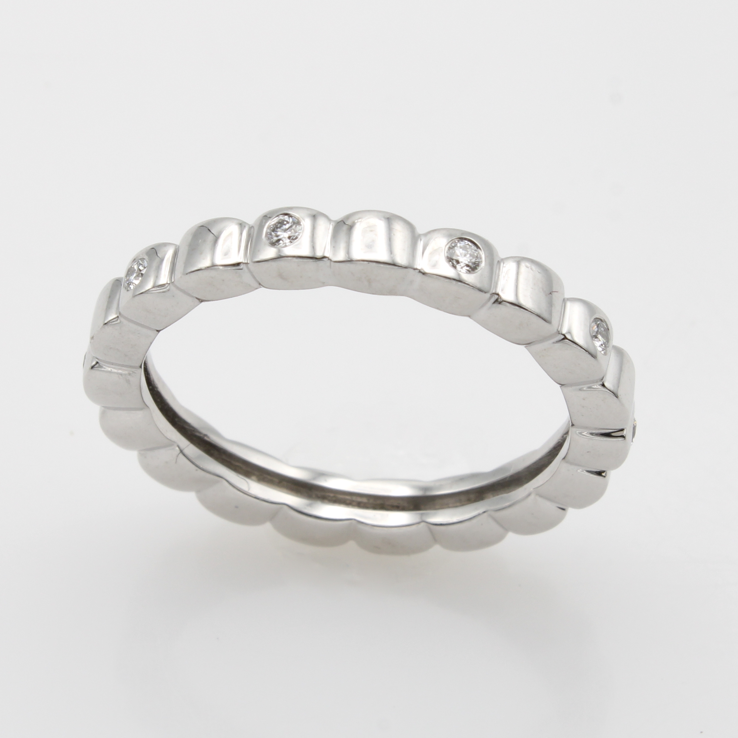 Image 27132663 - Ring mit Brillanten, WG 750/000, 6 Brill. in rechteckige Elemente gef. zus. ca. 0.03 ct ...