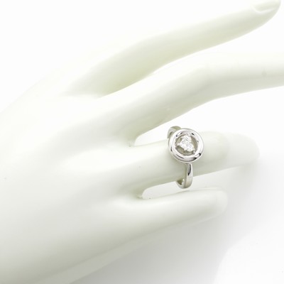 27132652a - Ring mit Diamanten, WG 750/000, 3 Diam. in Herzform gef. zus. ca. 0.22 ct feines ...