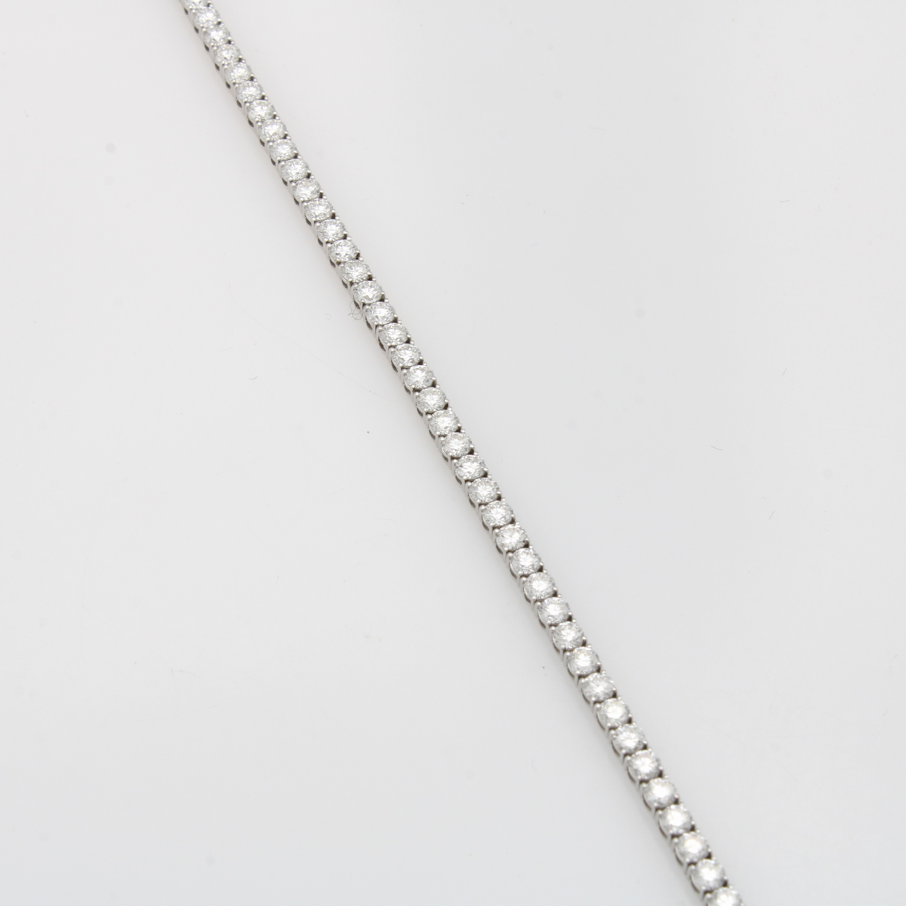 Image 27132730 - Rivierarmband mit Brillanten, WG 750/000, 60 Brill. zus. ca. 5.05 ct feines Weiß/si, ...