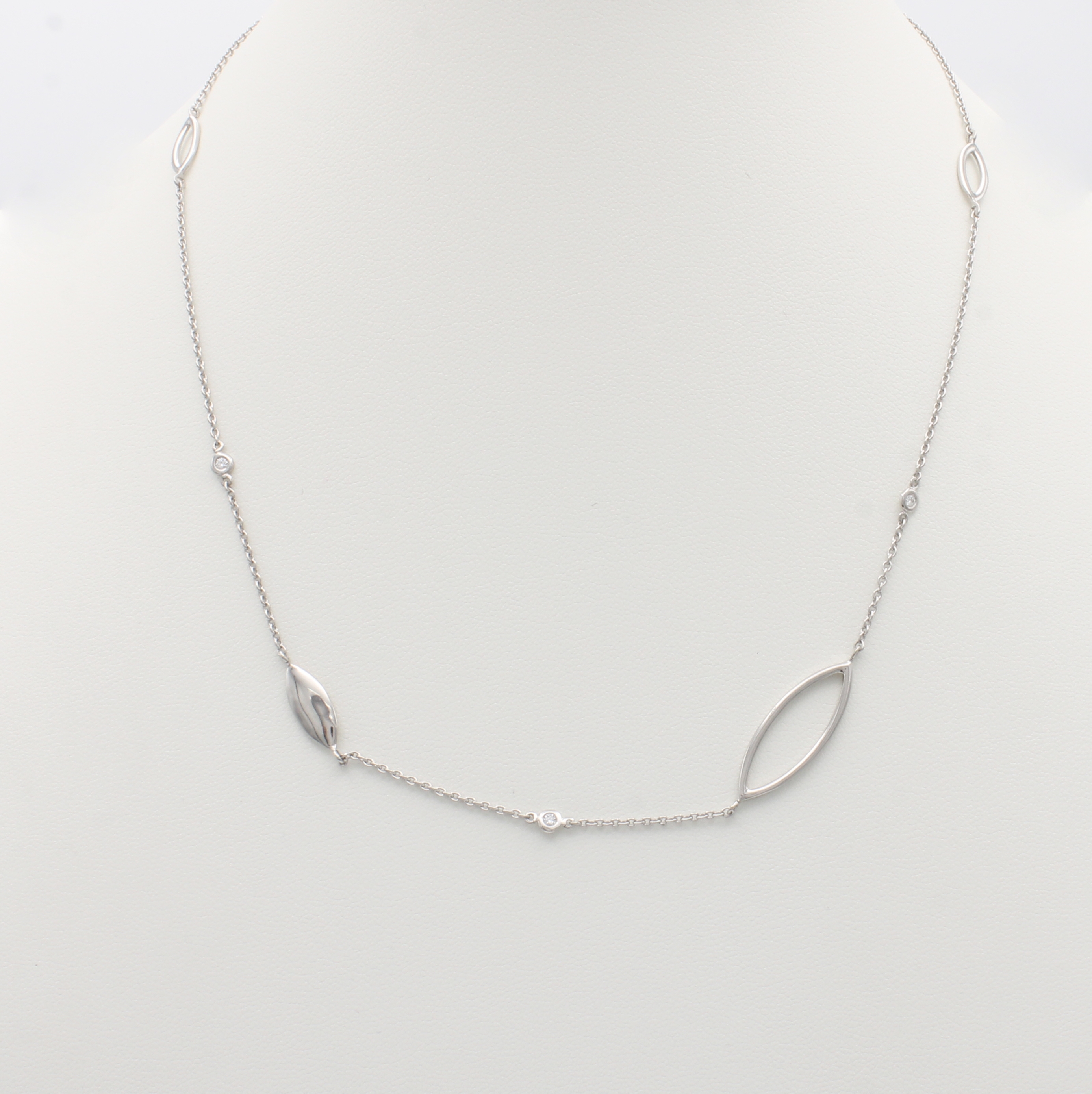 Image 27132794 - Collier mit Brillanten, WG 585/000, 3 Brill. in Kette integriert zus. ca. 0.06 ct ...