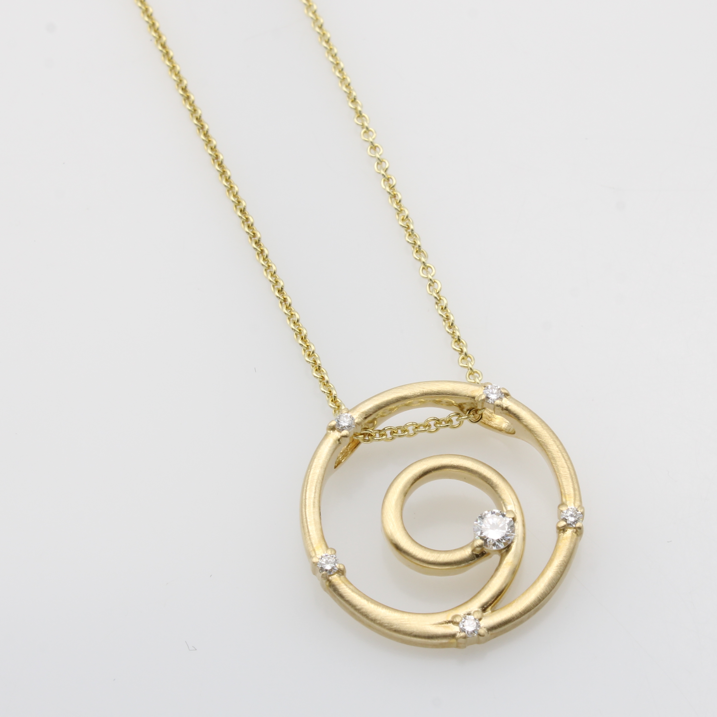 Image 27132795 - Anhänger mit Brillanten an Kette, GG 585/000, anged. Spiralform, 6 Brill. zus. ca. 0.15 ...