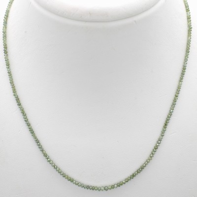 27132745a - Diamantstrang, grüne Diamantlinsen (beh.) zus. ca. 14.20 ct, L. ca. 42 cm Schätzpreis: ...