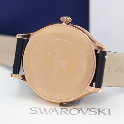 27132765e - SWAROVSKI ungetragene Damenarmbanduhr Octea Nova Referenz 5295358, quarz, verg. Edel- ...