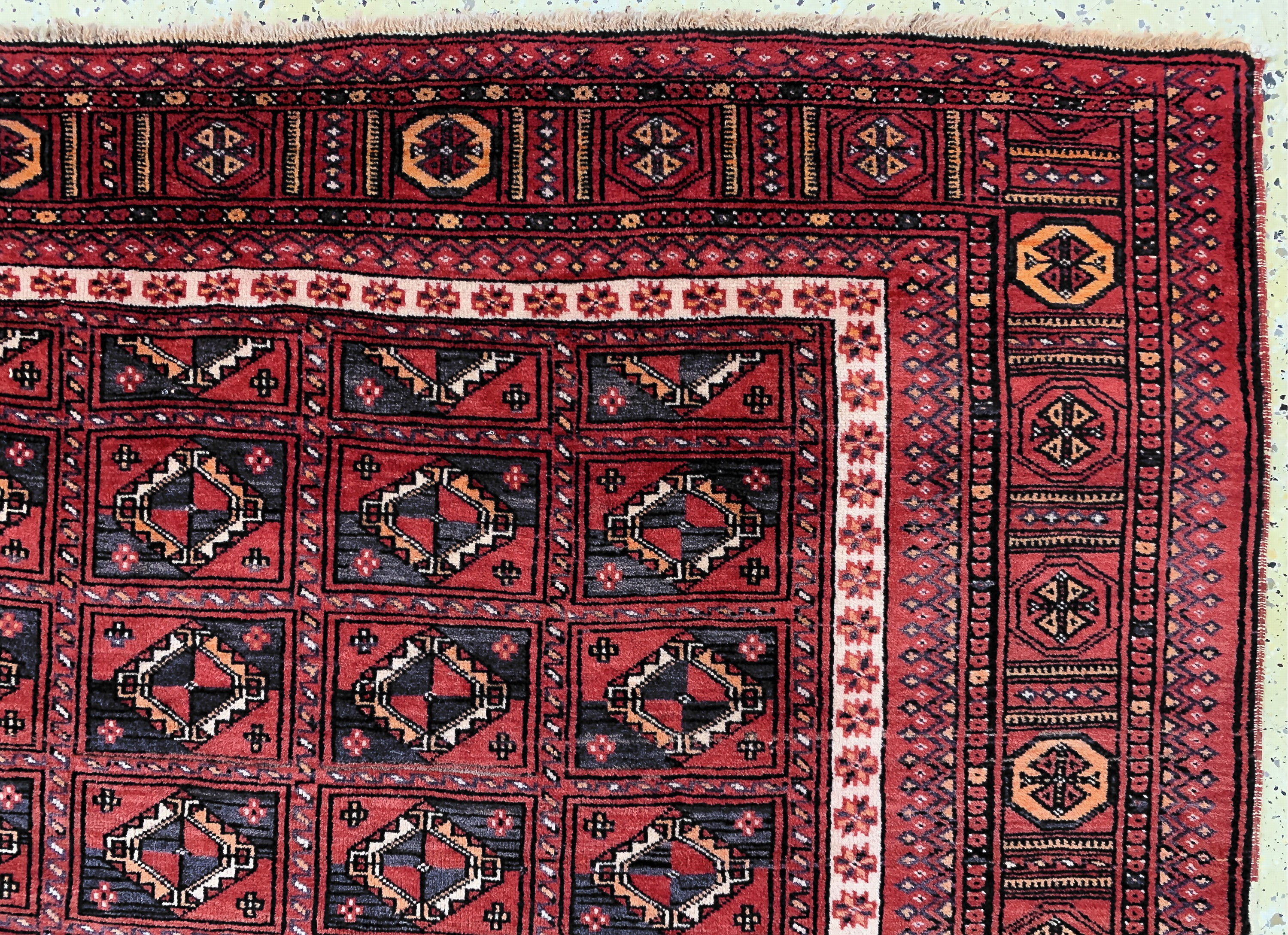 Detail e: Belutsch, Persien, Mitte 20.Jhd, Wolle auf Wolle, ca. 310 x 205 cm, EHZ: 2-3