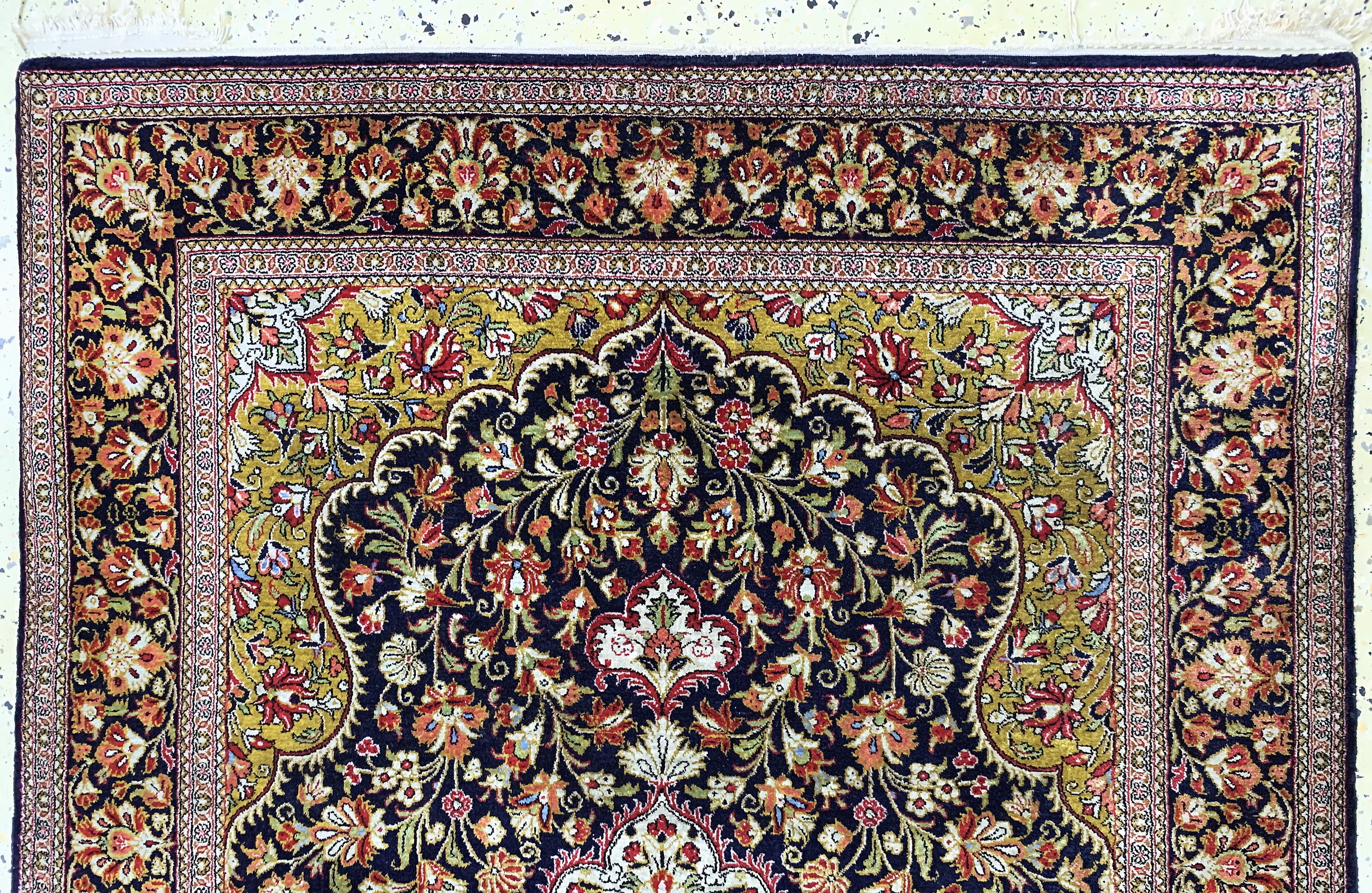 Detail a: Ghom Seide, Persien, Mitte 20.Jhd, reine Naturseide, ca. 160 x 105 cm, EHZ: 2