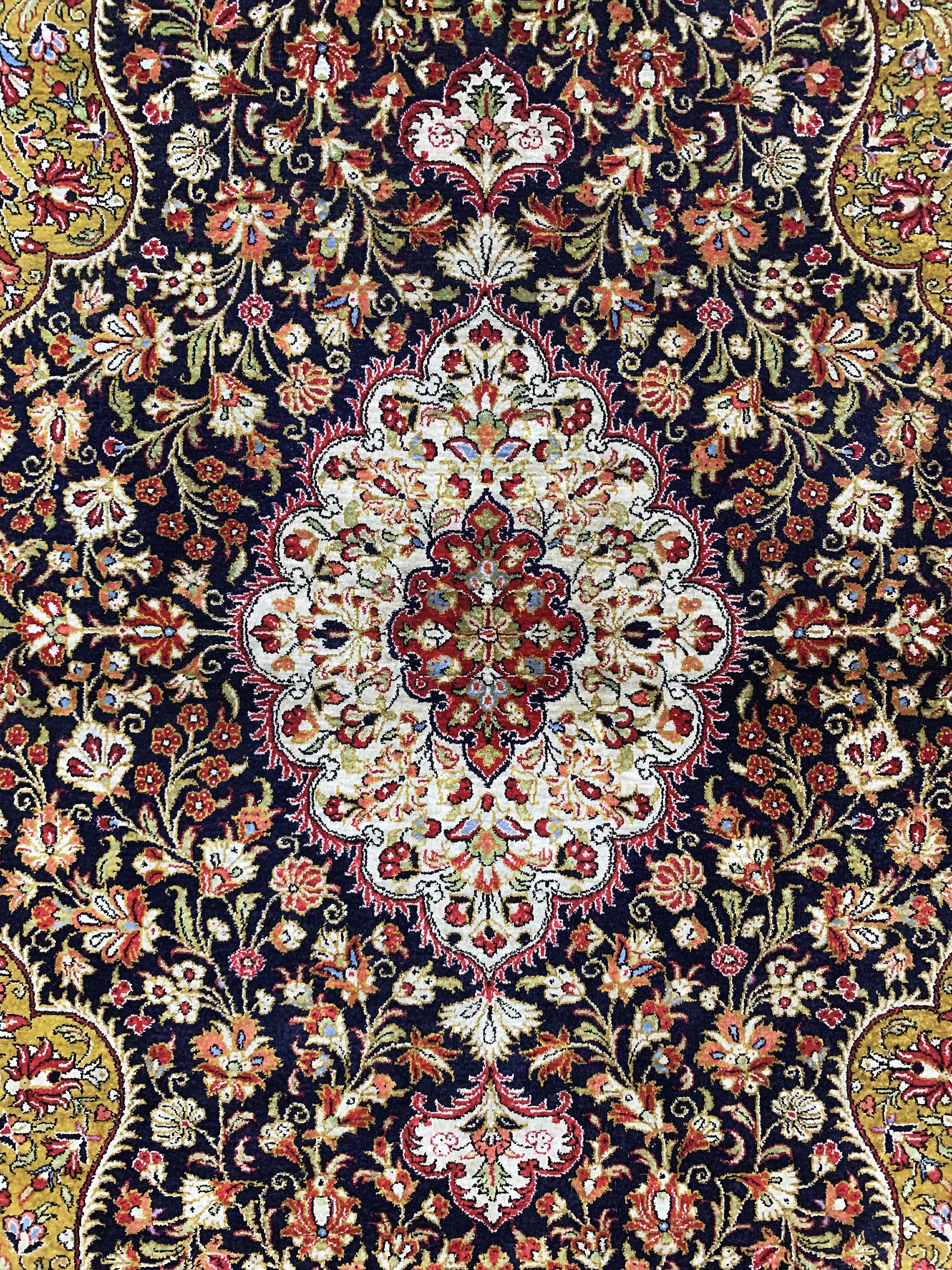 Detail c: Ghom Seide, Persien, Mitte 20.Jhd, reine Naturseide, ca. 160 x 105 cm, EHZ: 2