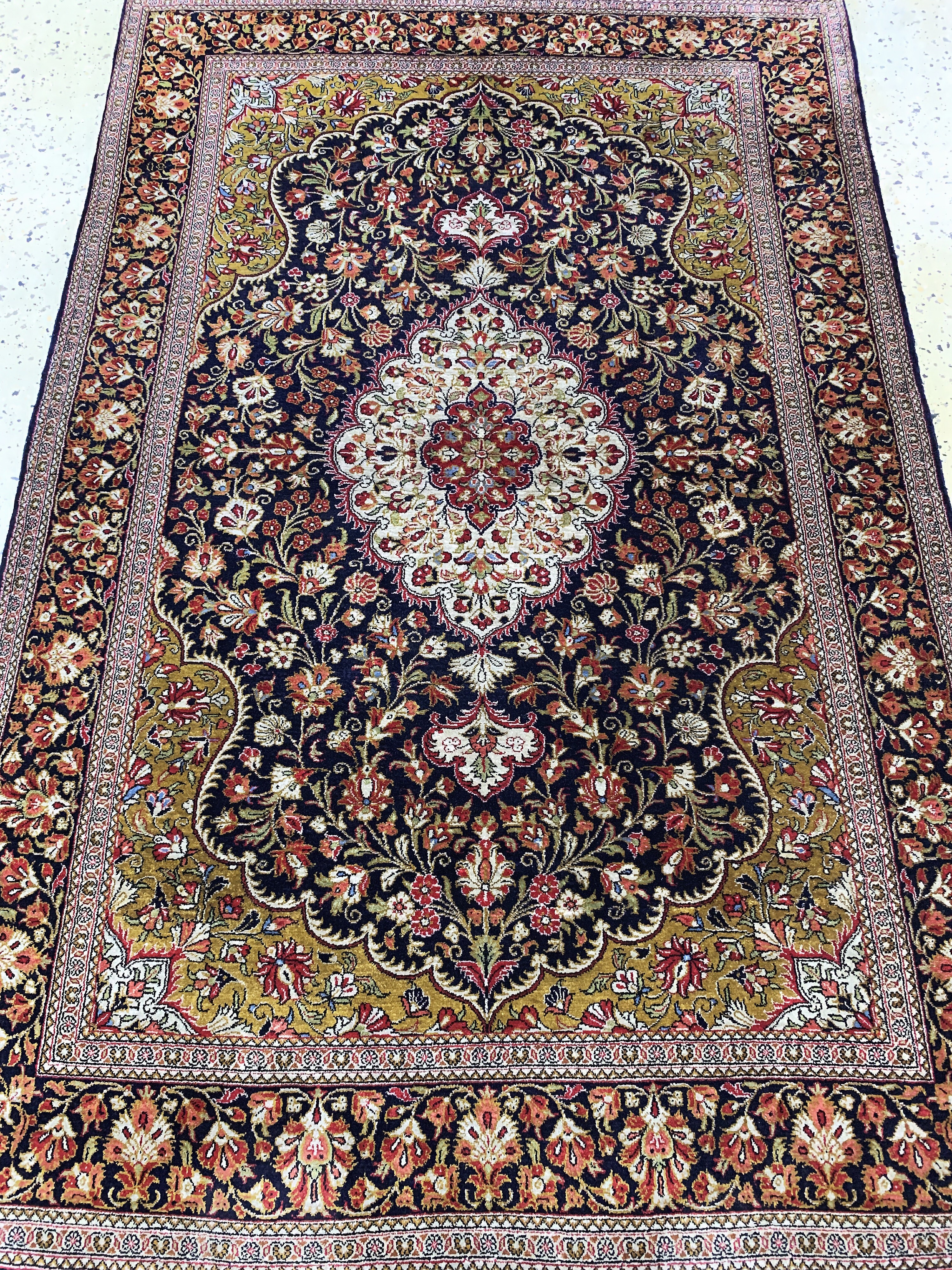 Detail d: Ghom Seide, Persien, Mitte 20.Jhd, reine Naturseide, ca. 160 x 105 cm, EHZ: 2