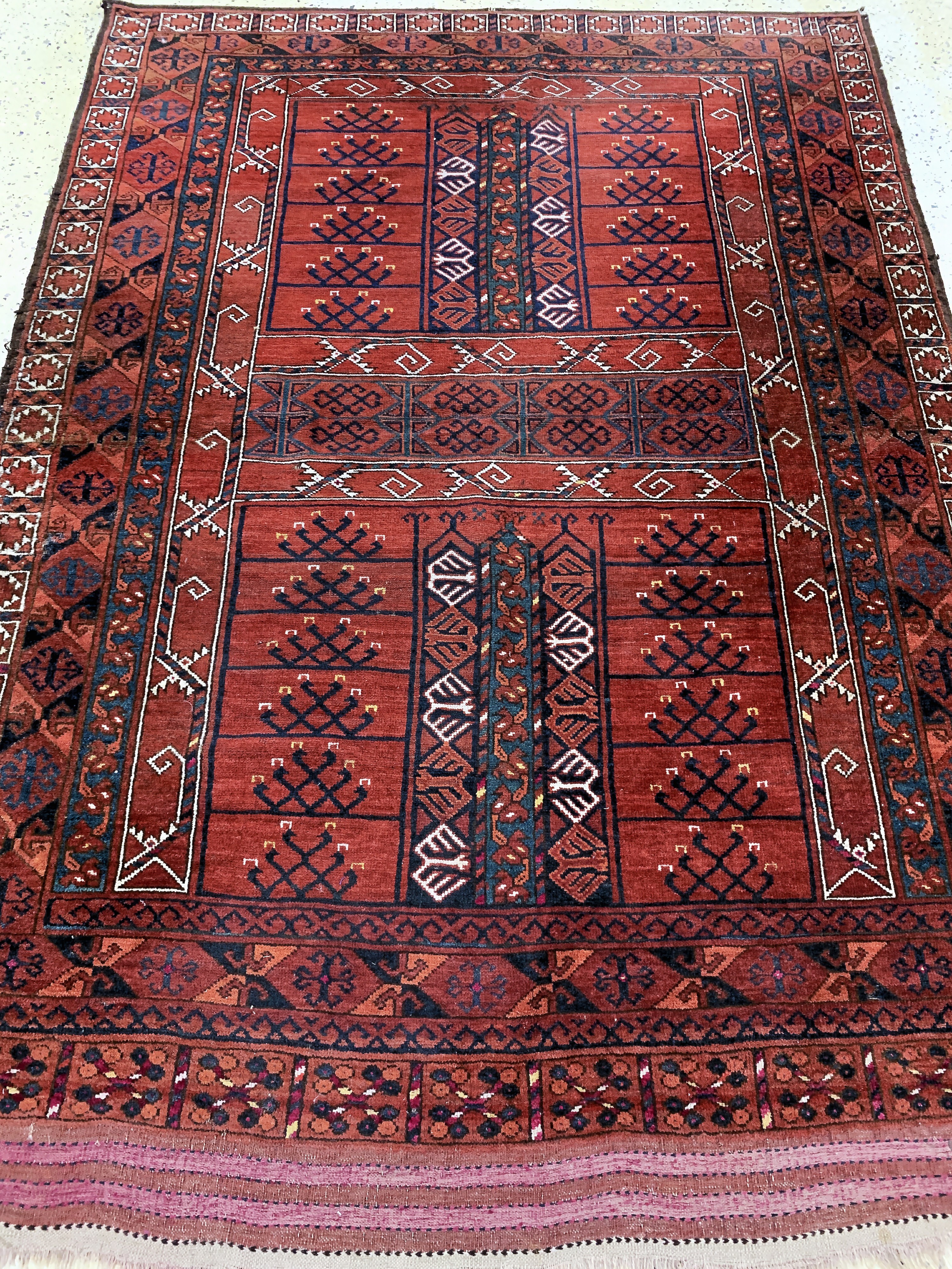 Detail e: Ersari Engsi antik, Turkmenistan, 19.Jhd, Wolle auf Wolle, ca. 205 x 145 cm, Mottenfraß,EHZ: 3