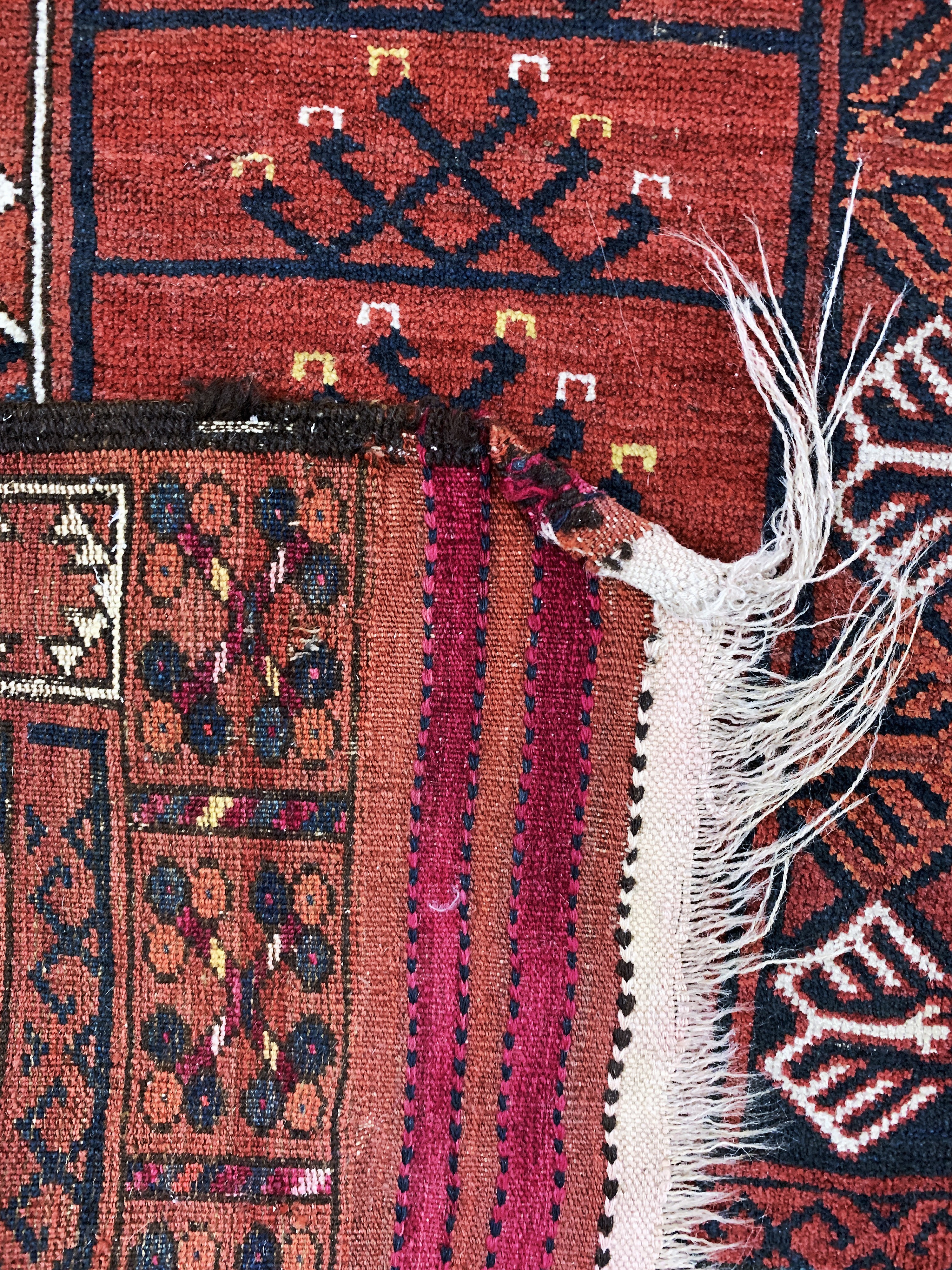 Detail f: Ersari Engsi antik, Turkmenistan, 19.Jhd, Wolle auf Wolle, ca. 205 x 145 cm, Mottenfraß,EHZ: 3