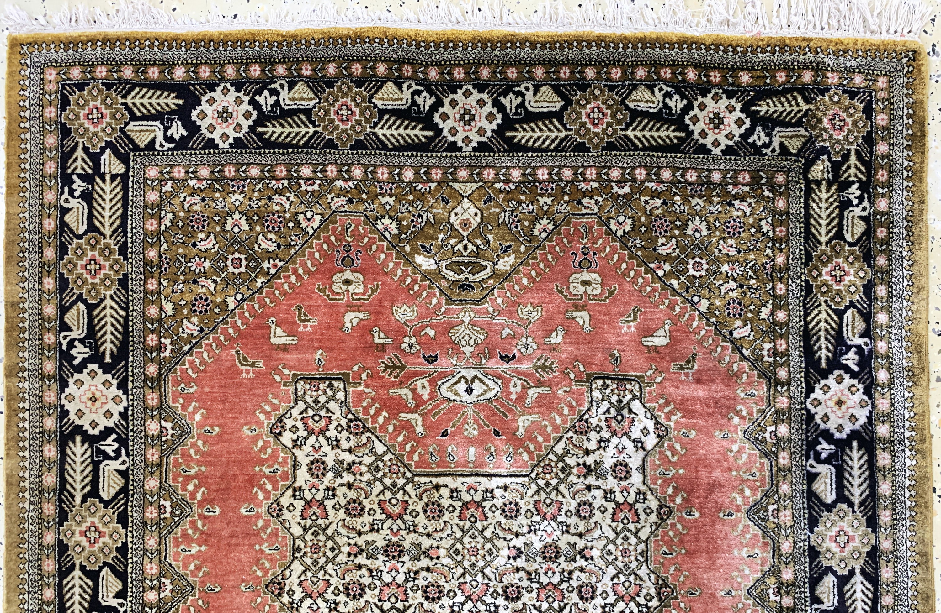 Detail a: Ghom Seide, Persien, Mitte 20.Jhd, reine Naturseide, ca. 160 x 107 cm, EHZ: 2(fleckig)