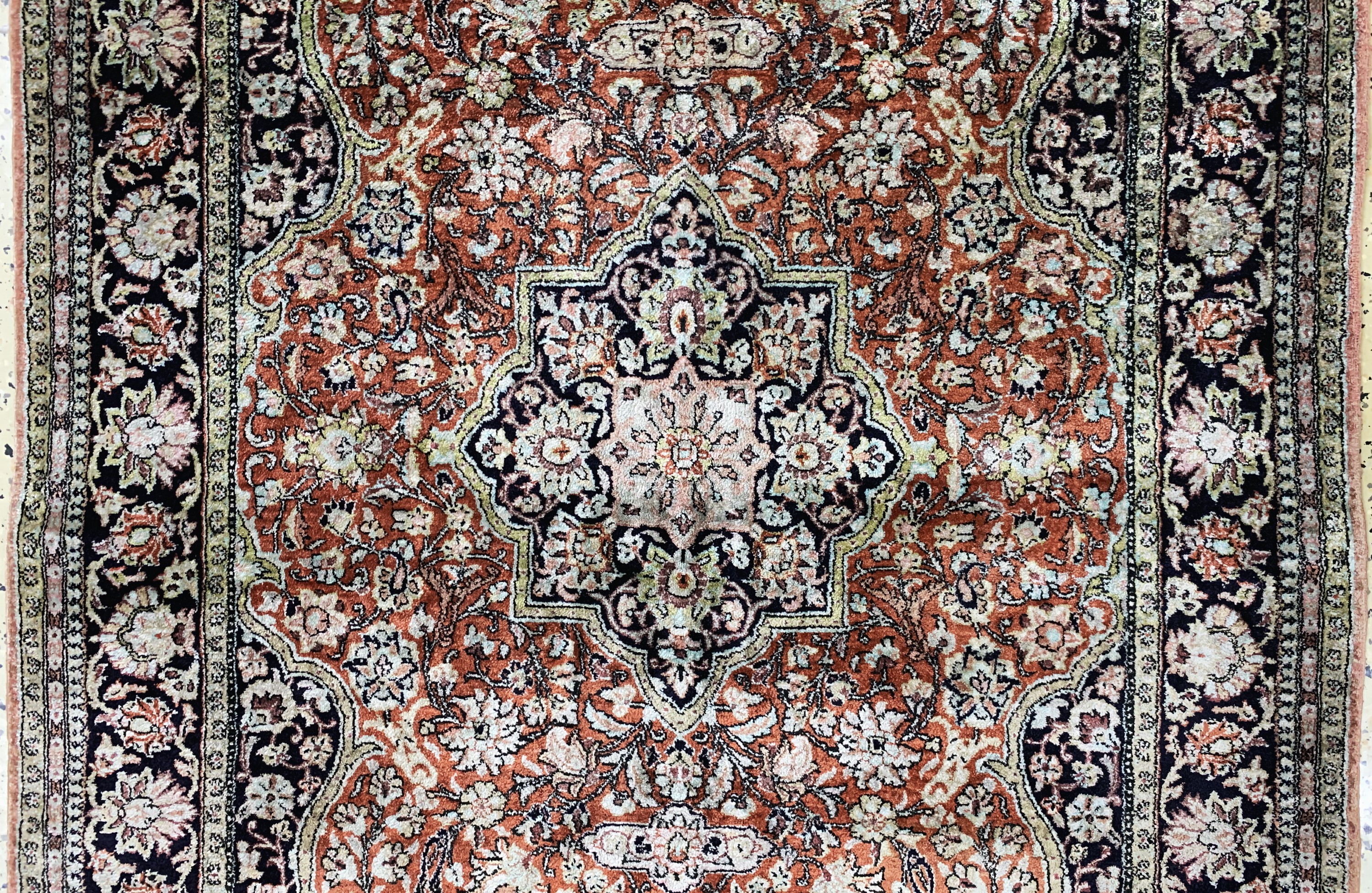 Detail b: Ghom Seide, Persien, Mitte 20.Jhd, reine Naturseide, ca. 180 x 110 cm, EHZ: 2-3