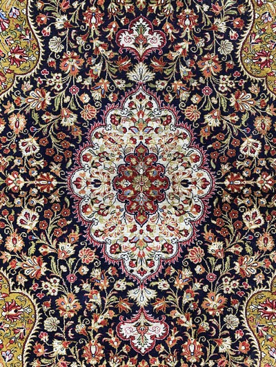 27132813c - Ghom Seide, Persien, Mitte 20.Jhd, reine Naturseide, ca. 160 x 105 cm, EHZ: 2 ...