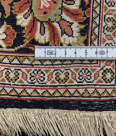 27132813e - Ghom Seide, Persien, Mitte 20.Jhd, reine Naturseide, ca. 160 x 105 cm, EHZ: 2 ...