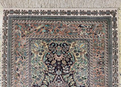 27132814a - Hereke Seide, China, Ende 20.Jhd, reine Naturseide, ca. 125 x 80 cm, EHZ: 2 ...