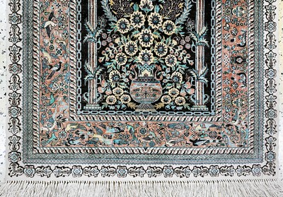 27132814b - Hereke Seide, China, Ende 20.Jhd, reine Naturseide, ca. 125 x 80 cm, EHZ: 2 ...