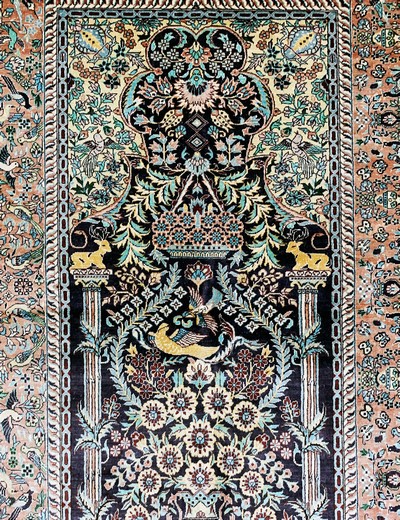 27132814c - Hereke Seide, China, Ende 20.Jhd, reine Naturseide, ca. 125 x 80 cm, EHZ: 2 ...