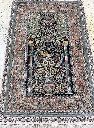 27132814d - Hereke Seide, China, Ende 20.Jhd, reine Naturseide, ca. 125 x 80 cm, EHZ: 2 ...