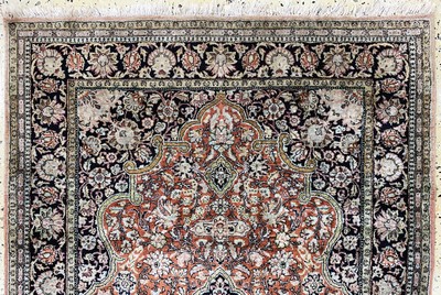 27132825a - Ghom Seide, Persien, Mitte 20.Jhd, reine Naturseide, ca. 180 x 110 cm, EHZ: 2-3 ...