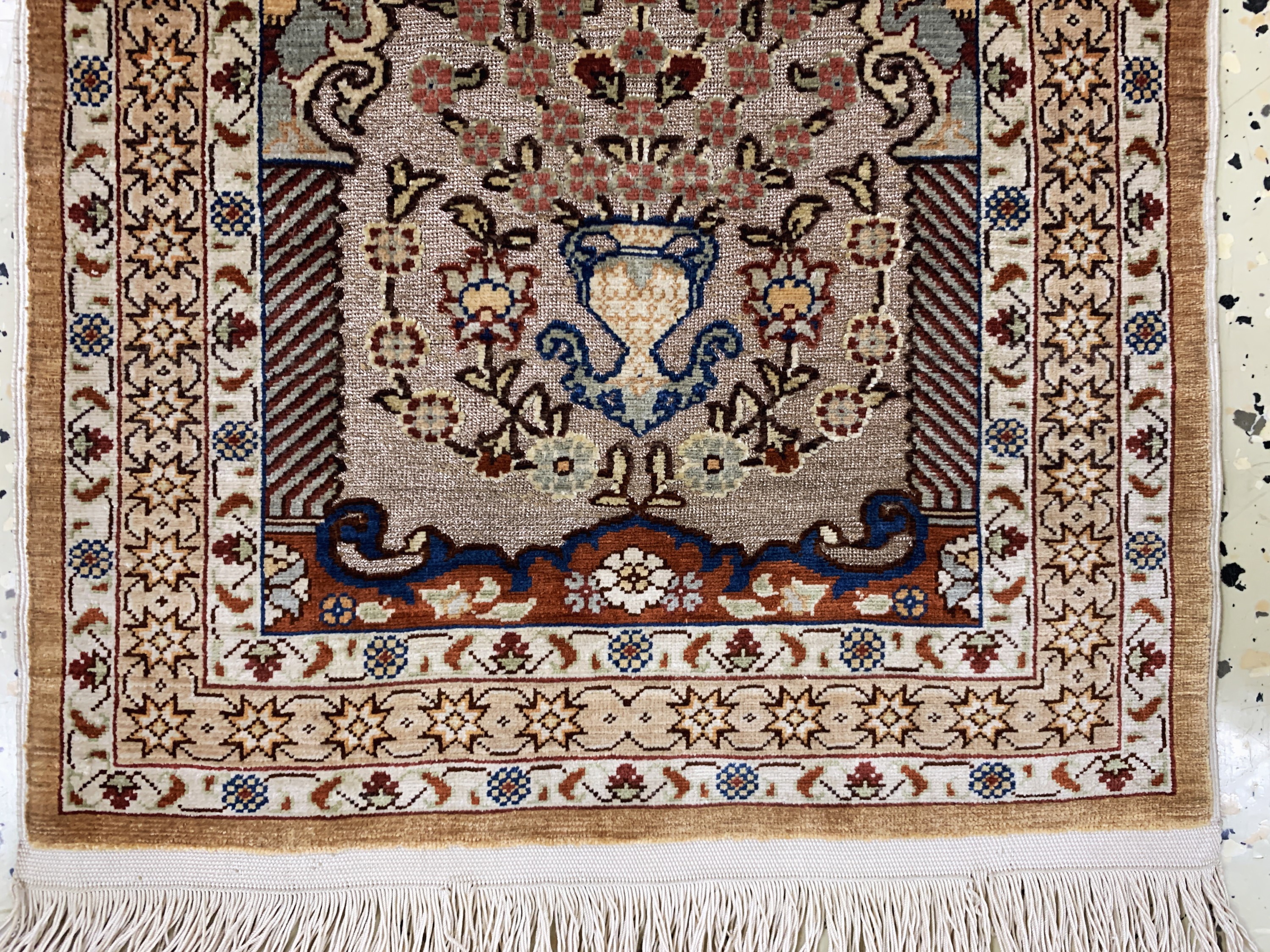 Detail b: Hereke Seide, signiert, Türkei, Ende 20.Jhd, reine Naturseide(Metallbroschiert), ca. 50 x 38 cm, EHZ:(nahezu neuwertig)
