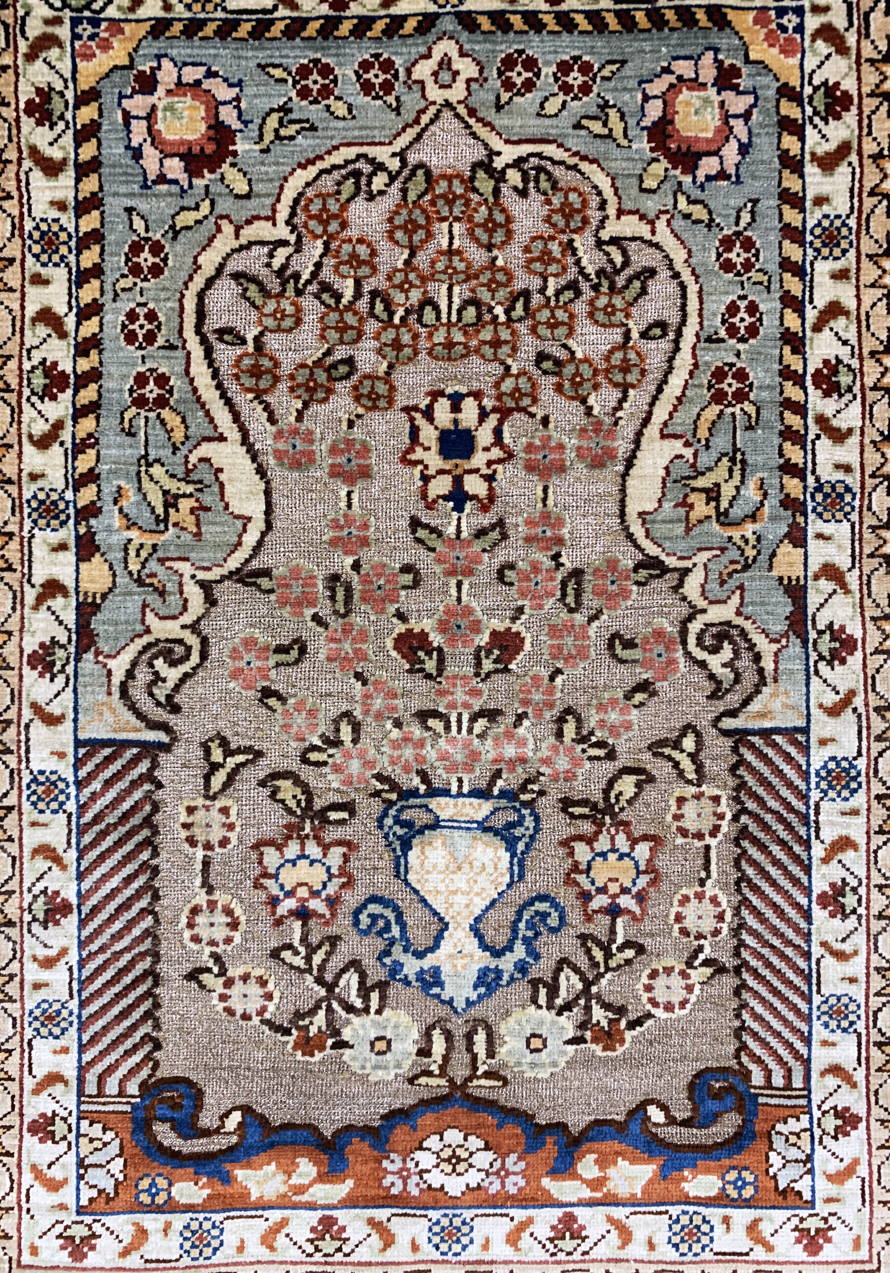 Detail c: Hereke Seide, signiert, Türkei, Ende 20.Jhd, reine Naturseide(Metallbroschiert), ca. 50 x 38 cm, EHZ:(nahezu neuwertig)
